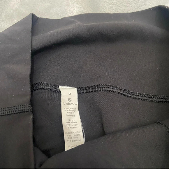 Lululemon Wunder Under High-Rise Tight *Mix & Mesh 28"
Black 21352 - Picture 13 of 14